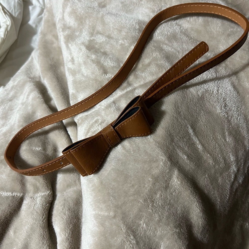 Belt with bow tan